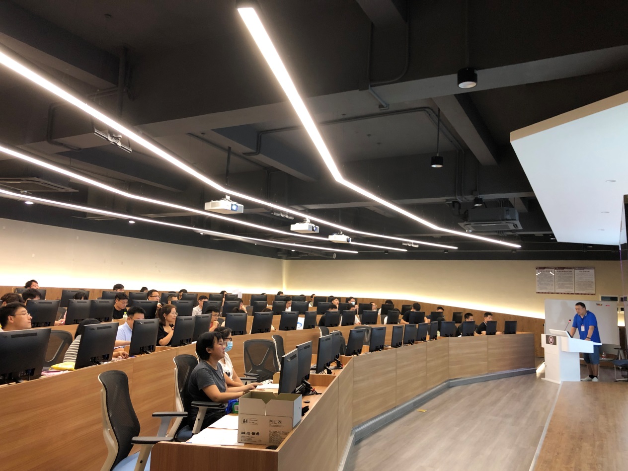 说明: E:\工作\4_实验教学与网络技术管理中心\1_办公室\7_宣传工作\部门网站\2023年\2023.09.24_2023年下半年(第70次)全国计算机等级考试在我校顺利举行\监考考务培训会议\IMG_5542.JPG