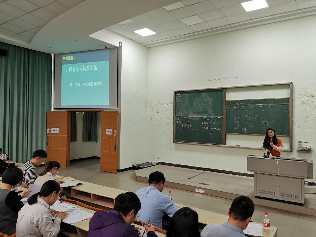 图二 监考教师培训会